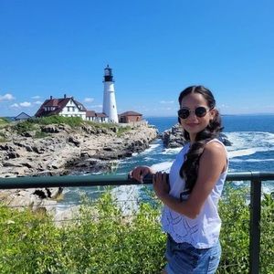 Meet your Posher, Dannia